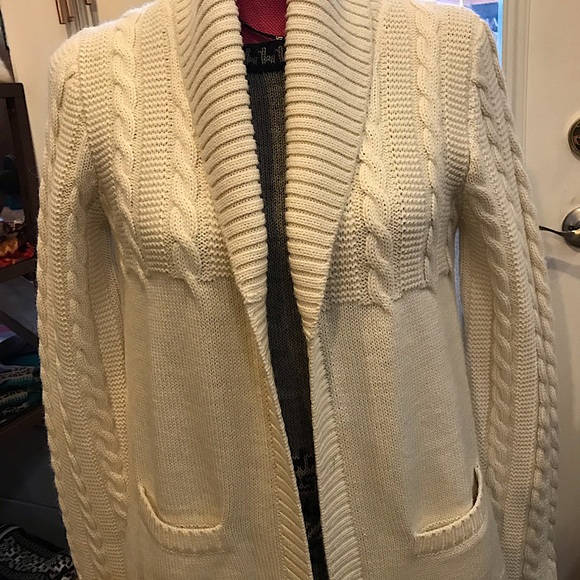 Classic Alpaca woman’s cable knit sweater - Picture 4 of 5